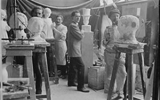Elie Nadelman (center, looking over shoulder), c. 1915–1920