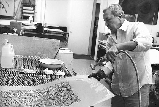 Jasper Johns deleting imagery from a lithography plate for Cicada (26.102), November 1981